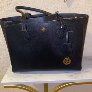 Tory Burch ROBINSON TOTE BAG |  Dust bag included